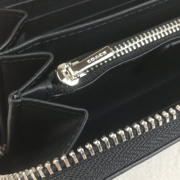 Coach x Peanuts Snoopy Wristlet Wallet - Picture 9 of 9